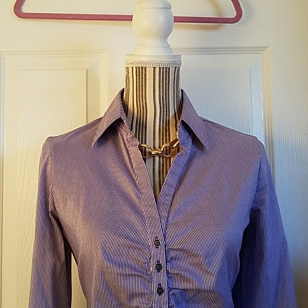 SOLD! Womens very pretty shirt